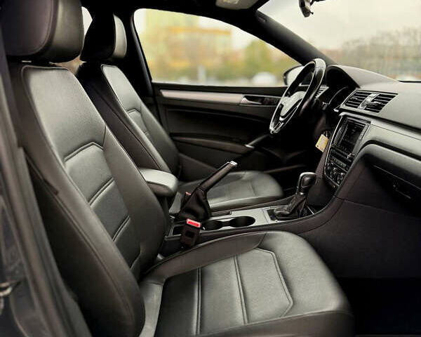 Сірий Фольксваген Пассат, об'ємом двигуна 1.8 л та пробігом 176 тис. км за 11799 $, фото 21 на Automoto.ua