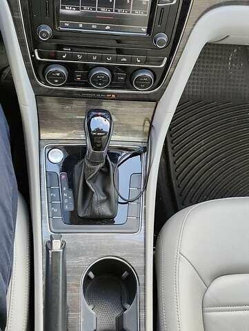 Серый Фольксваген Пассат, объемом двигателя 1.8 л и пробегом 64 тыс. км за 18000 $, фото 22 на Automoto.ua