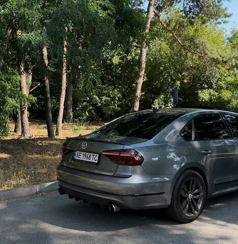 Серый Фольксваген Пассат, объемом двигателя 1.8 л и пробегом 120 тыс. км за 17400 $, фото 2 на Automoto.ua
