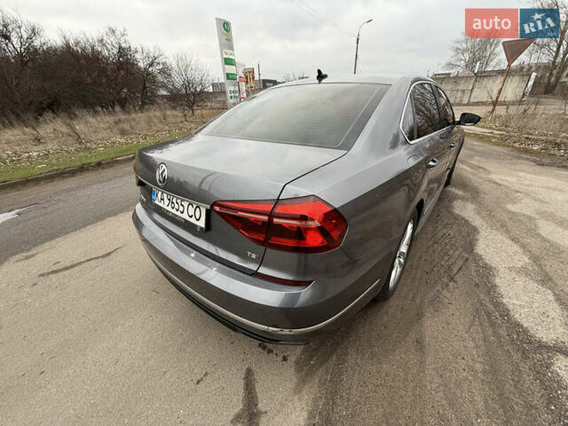 Серый Фольксваген Пассат, объемом двигателя 1.78 л и пробегом 158 тыс. км за 13000 $, фото 4 на Automoto.ua
