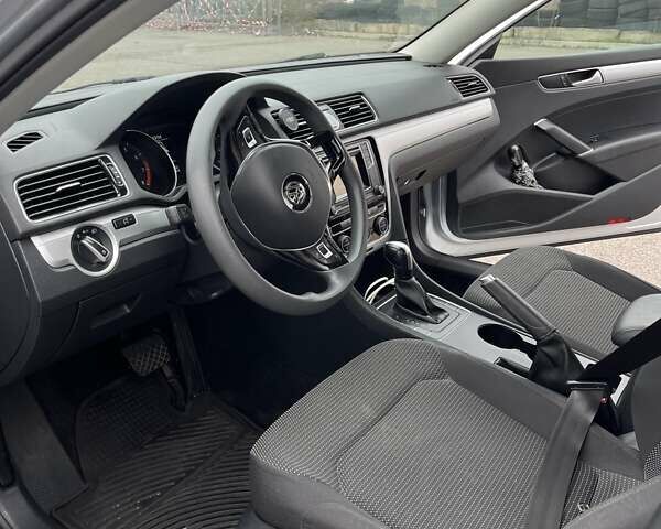 Серый Фольксваген Пассат, объемом двигателя 1.8 л и пробегом 176 тыс. км за 12800 $, фото 9 на Automoto.ua