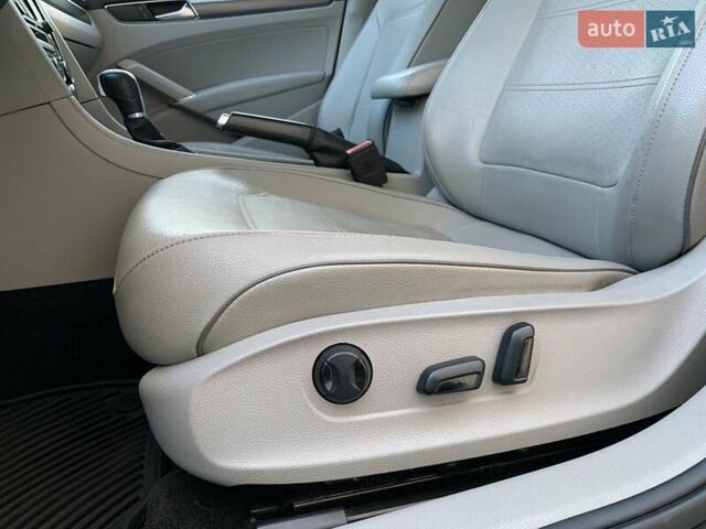 Серый Фольксваген Пассат, объемом двигателя 2 л и пробегом 155 тыс. км за 14999 $, фото 25 на Automoto.ua