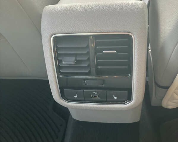 Серый Фольксваген Пассат, объемом двигателя 1.8 л и пробегом 69 тыс. км за 17000 $, фото 6 на Automoto.ua