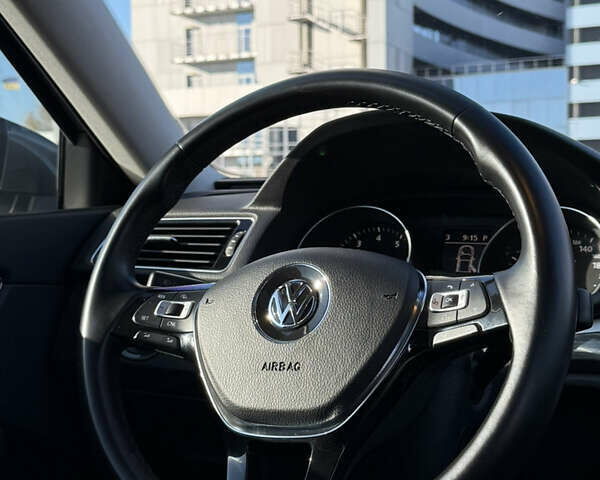 Сірий Фольксваген Пассат, об'ємом двигуна 1.8 л та пробігом 193 тис. км за 15000 $, фото 19 на Automoto.ua