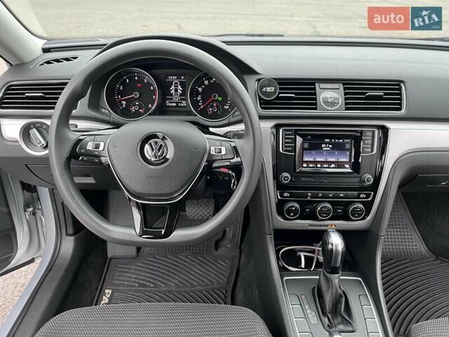 Серый Фольксваген Пассат, объемом двигателя 1.8 л и пробегом 176 тыс. км за 12800 $, фото 11 на Automoto.ua