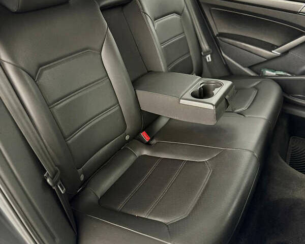 Сірий Фольксваген Пассат, об'ємом двигуна 1.8 л та пробігом 176 тис. км за 11799 $, фото 17 на Automoto.ua