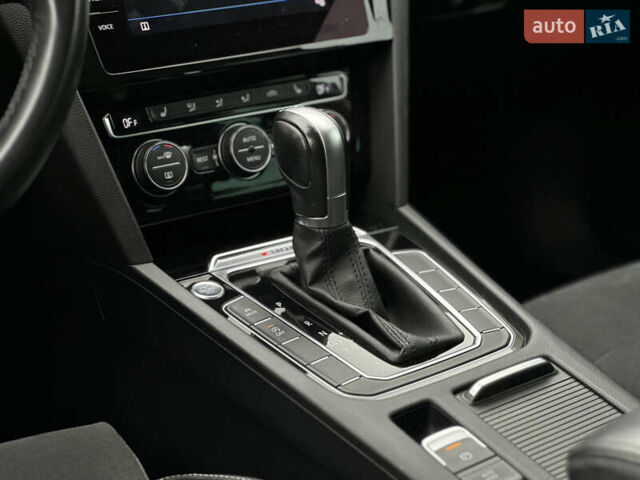 Серый Фольксваген Пассат, объемом двигателя 1.97 л и пробегом 215 тыс. км за 23500 $, фото 17 на Automoto.ua