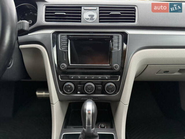 Серый Фольксваген Пассат, объемом двигателя 1.8 л и пробегом 189 тыс. км за 11800 $, фото 52 на Automoto.ua