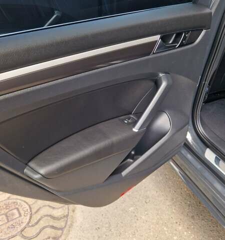 Серый Фольксваген Пассат, объемом двигателя 1.8 л и пробегом 183 тыс. км за 13700 $, фото 24 на Automoto.ua