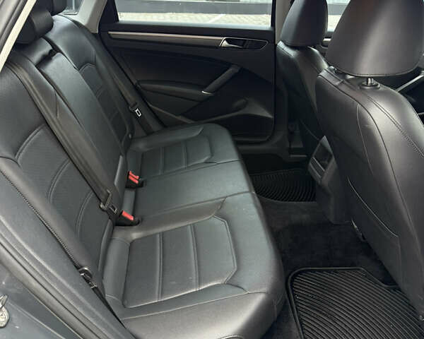 Серый Фольксваген Пассат, объемом двигателя 1.8 л и пробегом 255 тыс. км за 12500 $, фото 41 на Automoto.ua