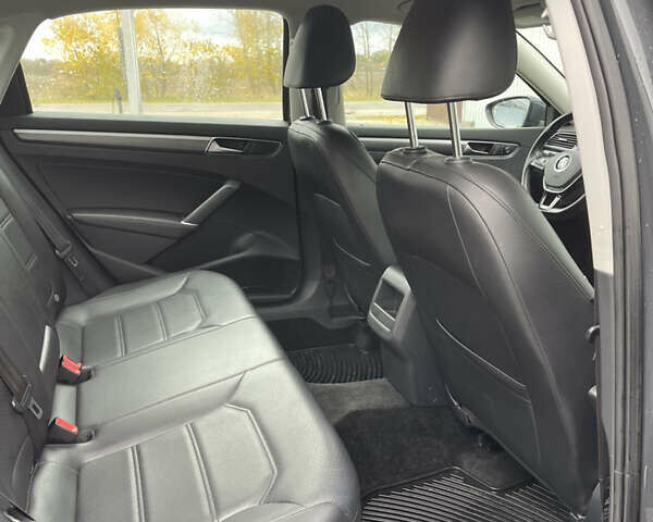 Серый Фольксваген Пассат, объемом двигателя 1.8 л и пробегом 175 тыс. км за 13300 $, фото 13 на Automoto.ua