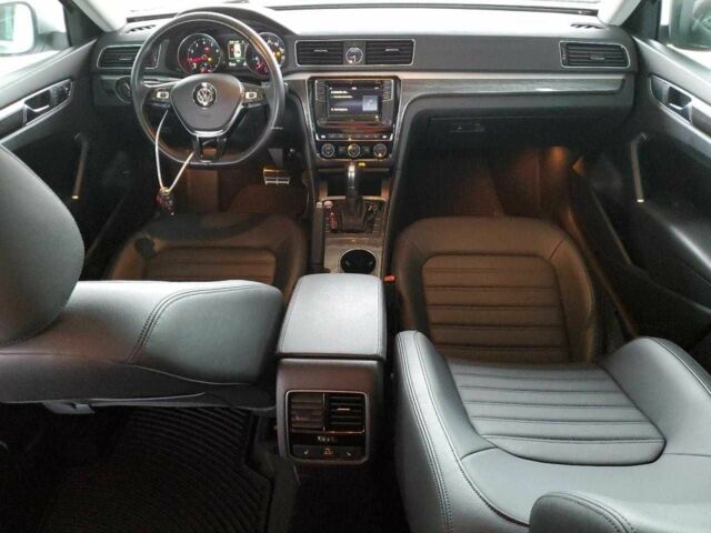 Сірий Фольксваген Пассат, об'ємом двигуна 1.8 л та пробігом 42 тис. км за 2800 $, фото 7 на Automoto.ua