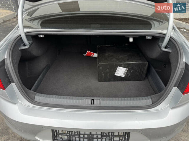 Серый Фольксваген Пассат, объемом двигателя 1.97 л и пробегом 225 тыс. км за 18750 $, фото 59 на Automoto.ua