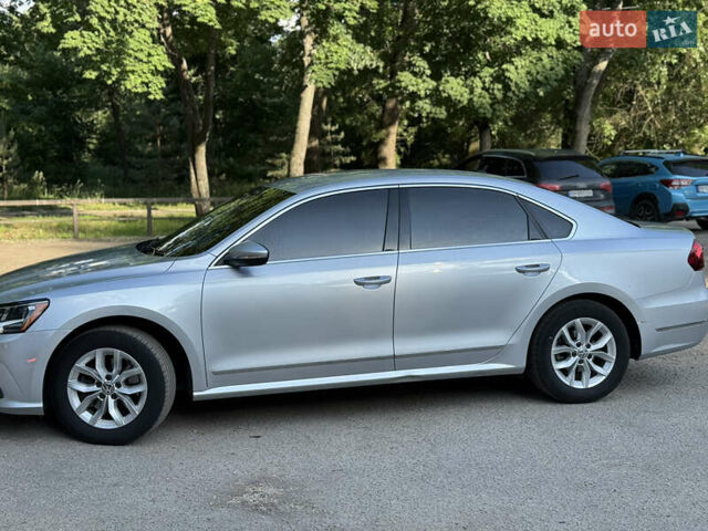 Серый Фольксваген Пассат, объемом двигателя 1.8 л и пробегом 95 тыс. км за 12700 $, фото 3 на Automoto.ua