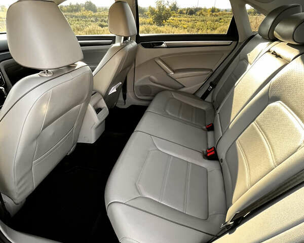 Серый Фольксваген Пассат, объемом двигателя 2 л и пробегом 139 тыс. км за 14500 $, фото 12 на Automoto.ua