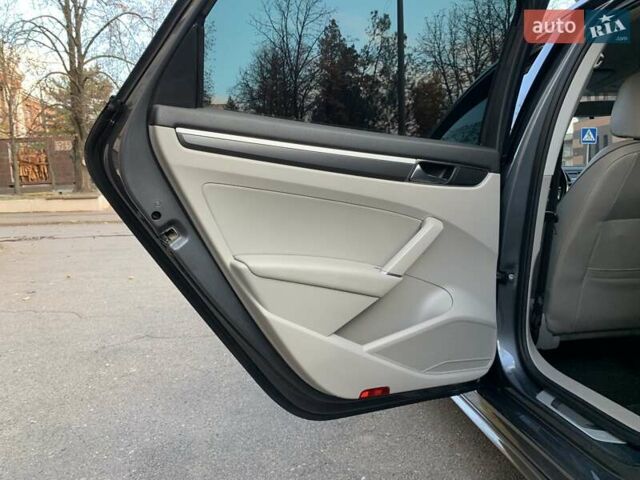 Сірий Фольксваген Пассат, об'ємом двигуна 2 л та пробігом 155 тис. км за 15500 $, фото 42 на Automoto.ua