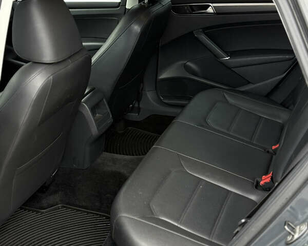 Серый Фольксваген Пассат, объемом двигателя 1.8 л и пробегом 255 тыс. км за 12500 $, фото 33 на Automoto.ua