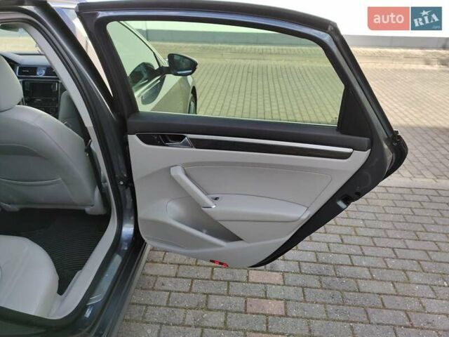 Серый Фольксваген Пассат, объемом двигателя 1.8 л и пробегом 64 тыс. км за 18000 $, фото 18 на Automoto.ua