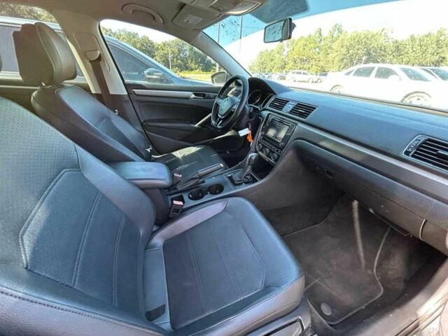 Серый Фольксваген Пассат, объемом двигателя 1.8 л и пробегом 88 тыс. км за 10700 $, фото 4 на Automoto.ua