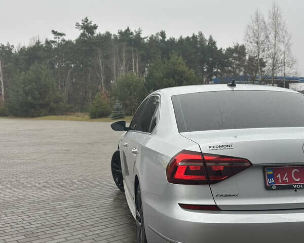 Сірий Фольксваген Пассат, об'ємом двигуна 1.8 л та пробігом 208 тис. км за 11800 $, фото 6 на Automoto.ua