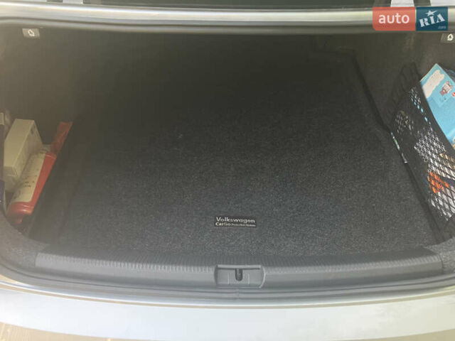 Серый Фольксваген Пассат, объемом двигателя 1.8 л и пробегом 69 тыс. км за 17000 $, фото 4 на Automoto.ua