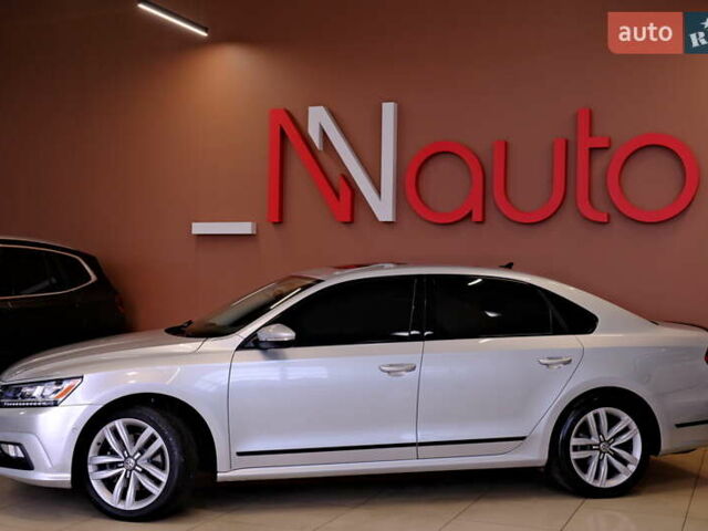 Серый Фольксваген Пассат, объемом двигателя 1.8 л и пробегом 180 тыс. км за 14800 $, фото 11 на Automoto.ua