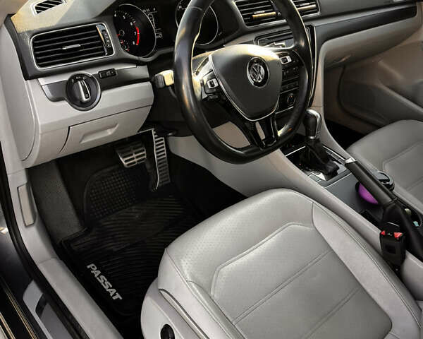 Серый Фольксваген Пассат, объемом двигателя 2 л и пробегом 139 тыс. км за 14500 $, фото 9 на Automoto.ua