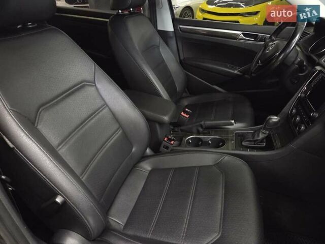 Сірий Фольксваген Пассат, об'ємом двигуна 2 л та пробігом 195 тис. км за 13699 $, фото 3 на Automoto.ua