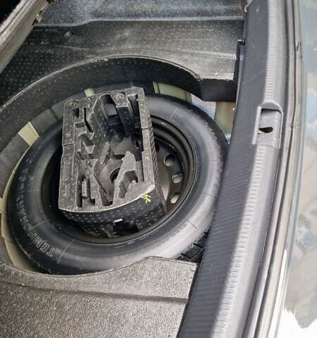 Серый Фольксваген Пассат, объемом двигателя 1.8 л и пробегом 183 тыс. км за 13700 $, фото 16 на Automoto.ua