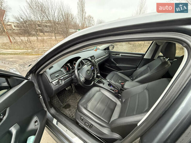 Серый Фольксваген Пассат, объемом двигателя 1.78 л и пробегом 158 тыс. км за 13000 $, фото 6 на Automoto.ua