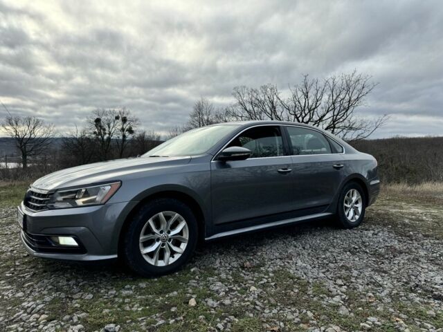 Сірий Фольксваген Пассат, об'ємом двигуна 1.8 л та пробігом 209 тис. км за 11800 $, фото 14 на Automoto.ua