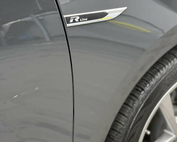 Серый Фольксваген Пассат, объемом двигателя 1.8 л и пробегом 255 тыс. км за 12500 $, фото 9 на Automoto.ua