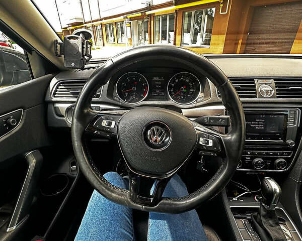 Серый Фольксваген Пассат, объемом двигателя 1.8 л и пробегом 137 тыс. км за 15000 $, фото 7 на Automoto.ua