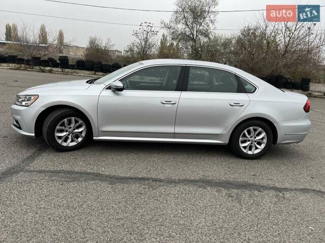 Серый Фольксваген Пассат, объемом двигателя 1.8 л и пробегом 176 тыс. км за 12800 $, фото 7 на Automoto.ua