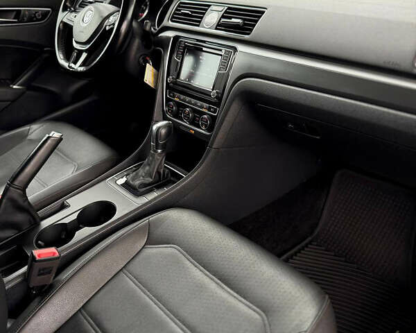 Сірий Фольксваген Пассат, об'ємом двигуна 1.8 л та пробігом 176 тис. км за 11799 $, фото 19 на Automoto.ua