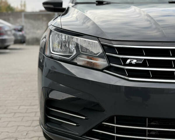 Серый Фольксваген Пассат, объемом двигателя 1.8 л и пробегом 255 тыс. км за 12500 $, фото 24 на Automoto.ua