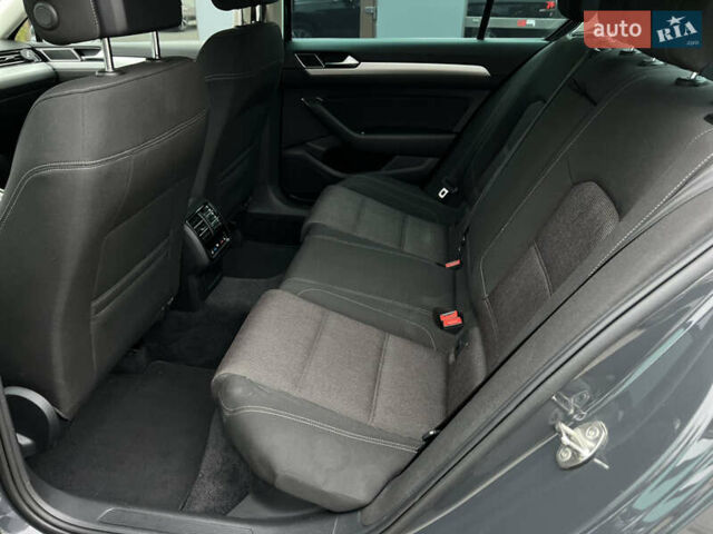 Серый Фольксваген Пассат, объемом двигателя 2 л и пробегом 171 тыс. км за 17300 $, фото 7 на Automoto.ua