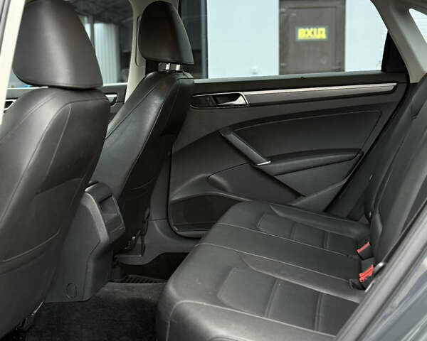 Серый Фольксваген Пассат, объемом двигателя 1.8 л и пробегом 255 тыс. км за 12500 $, фото 34 на Automoto.ua