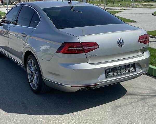 Серый Фольксваген Пассат, объемом двигателя 1.97 л и пробегом 225 тыс. км за 18800 $, фото 2 на Automoto.ua