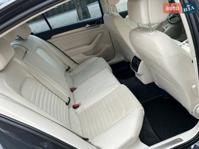 Сірий Фольксваген Пассат, об'ємом двигуна 2 л та пробігом 177 тис. км за 19850 $, фото 44 на Automoto.ua