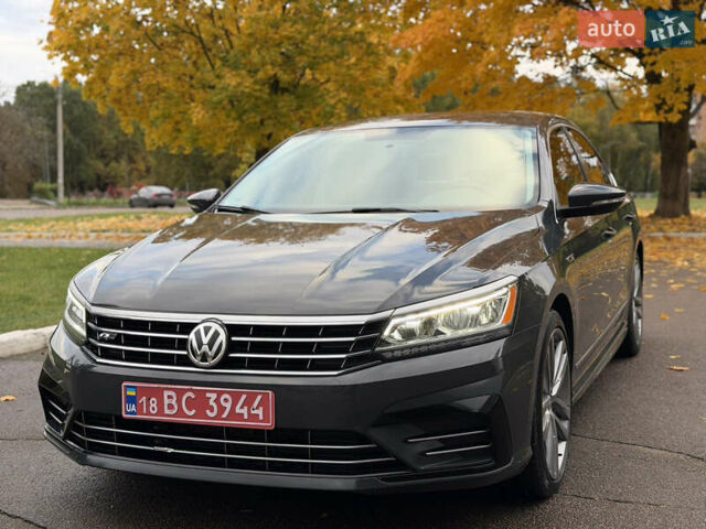 Серый Фольксваген Пассат, объемом двигателя 1.8 л и пробегом 189 тыс. км за 11800 $, фото 38 на Automoto.ua