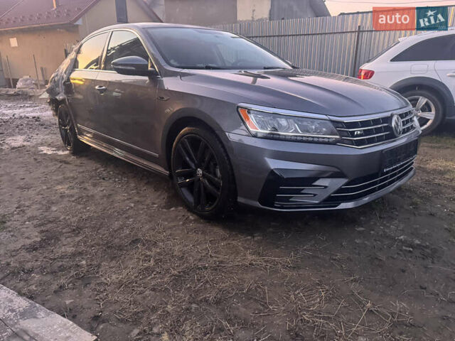 Серый Фольксваген Пассат, объемом двигателя 1.8 л и пробегом 73 тыс. км за 8500 $, фото 4 на Automoto.ua