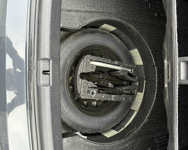 Серый Фольксваген Пассат, объемом двигателя 1.8 л и пробегом 255 тыс. км за 12500 $, фото 40 на Automoto.ua