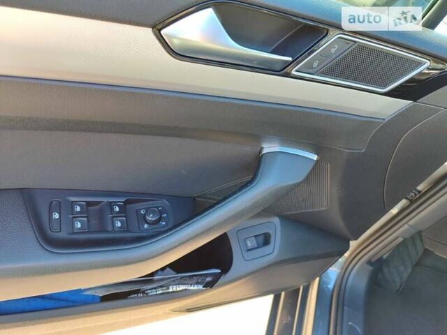 Серый Фольксваген Пассат, объемом двигателя 1.6 л и пробегом 260 тыс. км за 15100 $, фото 17 на Automoto.ua