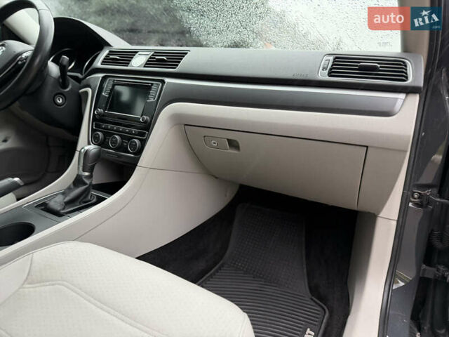 Серый Фольксваген Пассат, объемом двигателя 1.8 л и пробегом 189 тыс. км за 11800 $, фото 65 на Automoto.ua