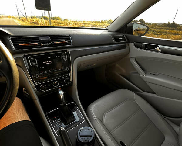 Серый Фольксваген Пассат, объемом двигателя 2 л и пробегом 139 тыс. км за 14500 $, фото 7 на Automoto.ua