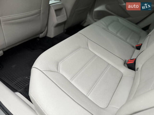 Серый Фольксваген Пассат, объемом двигателя 1.8 л и пробегом 189 тыс. км за 11800 $, фото 63 на Automoto.ua