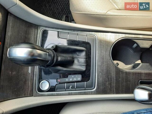 Сірий Фольксваген Пассат, об'ємом двигуна 1.8 л та пробігом 178 тис. км за 15000 $, фото 12 на Automoto.ua