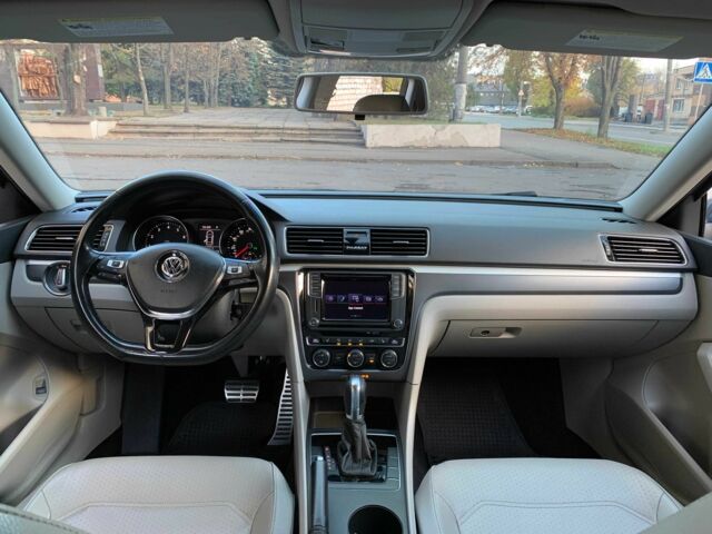 Серый Фольксваген Пассат, объемом двигателя 2 л и пробегом 155 тыс. км за 15500 $, фото 16 на Automoto.ua