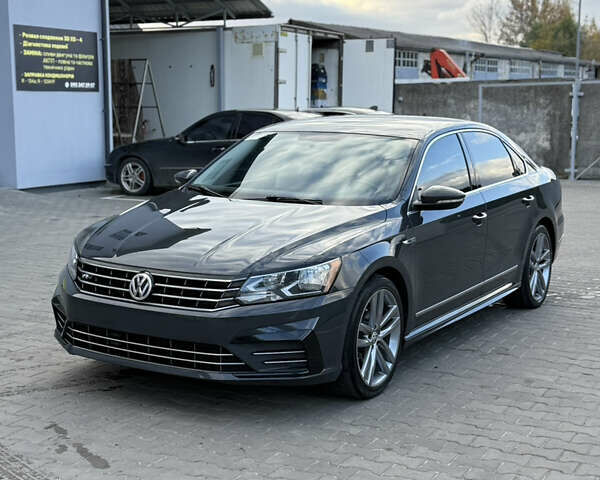 Серый Фольксваген Пассат, объемом двигателя 1.8 л и пробегом 255 тыс. км за 12500 $, фото 1 на Automoto.ua